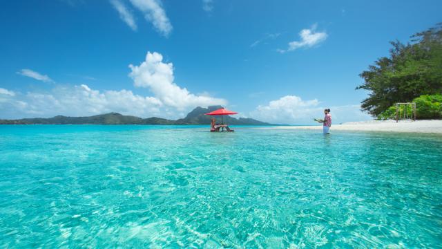 Déjeuner Les Pieds Dans L'eau à Bora Bora - Tahiti Tourisme © Grégoire Le Bacon