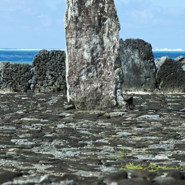 Marae Taputapuatea avec Vue sur la Mer - © Tahiti Tourisme