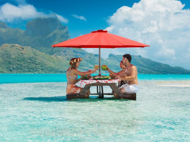 Motu Picnic in Bora Bora - Tahiti Tourisme © Grégoire Le Bacon