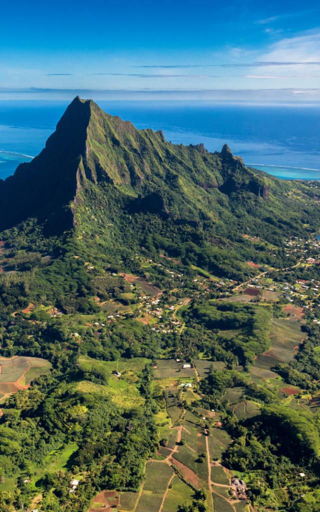 Vue sur les 2 baies de Moorea - Tahiti Tourisme © Stéphane Mailion Photography