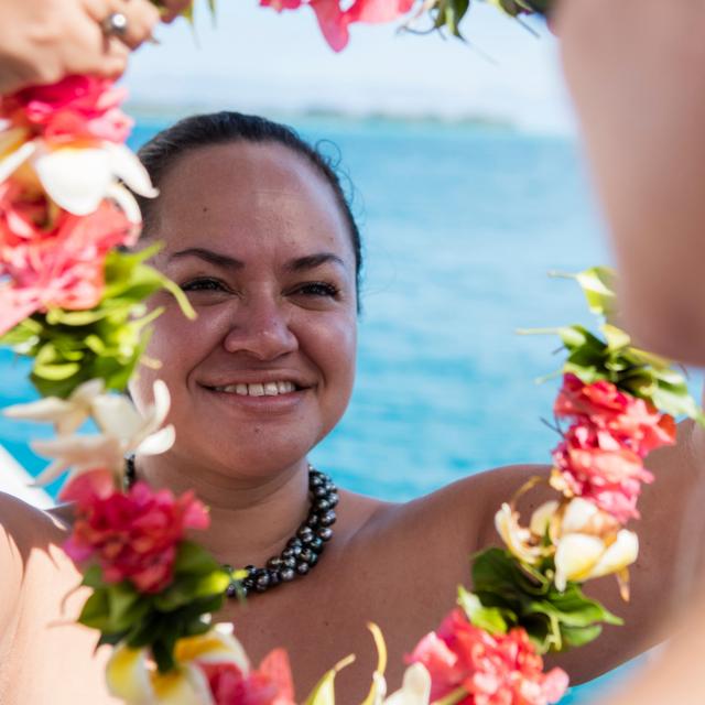 Accueil Couronne De Fleur - Tahiti Tourisme