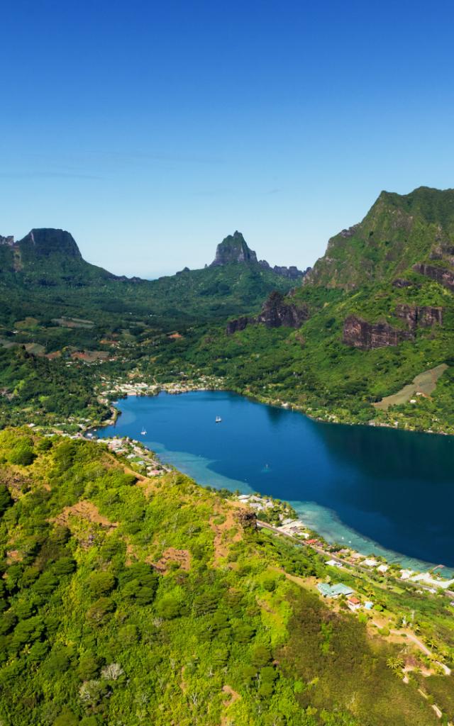 Cook Bay in Moorea