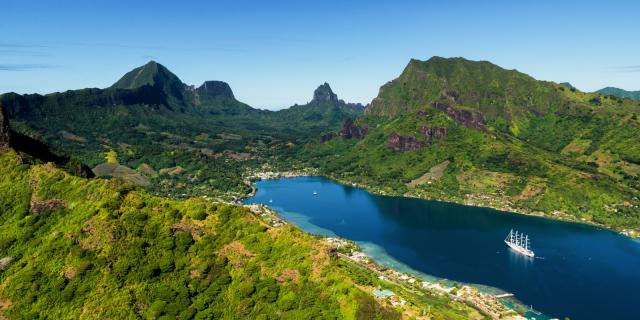 Cook Bay in Moorea