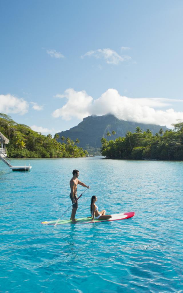 Stand Up Paddle dans le lagon de Bora Bora © Tahiti Tourisme