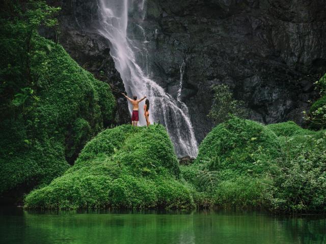 Cascade Et Lac Papenoo Tahiti Tourisme © Myles Mcguinness