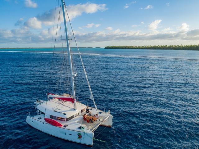 Charter Nautique avec vue sur Tetiaroa - Tahiti Tourisme © Tahiti Fly Shoot