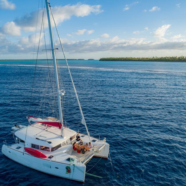 Charter Nautique avec vue sur Tetiaroa - Tahiti Tourisme © Tahiti Fly Shoot