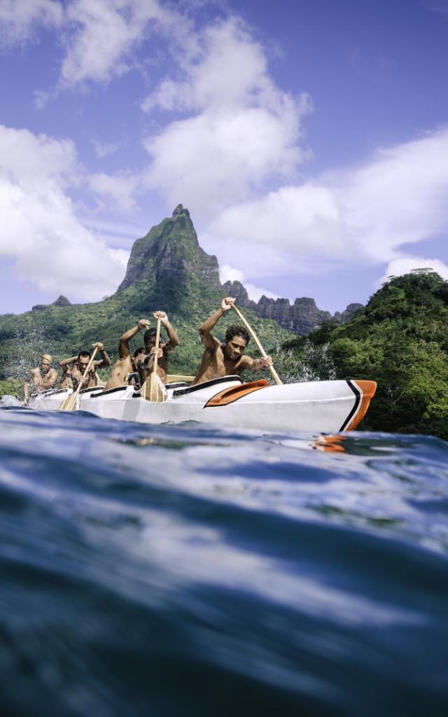 Moorea Va'a Pirogue Tahiti Tourisme © Myles Mcguinness