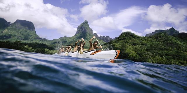 Moorea Va'a Pirogue Tahiti Tourisme © Myles Mcguinness