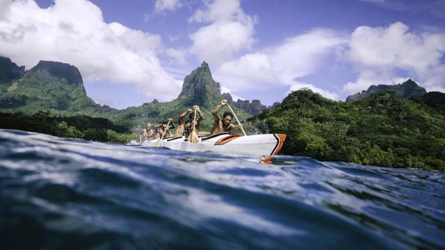 Moorea Va'a Pirogue Tahiti Tourisme © Myles Mcguinness