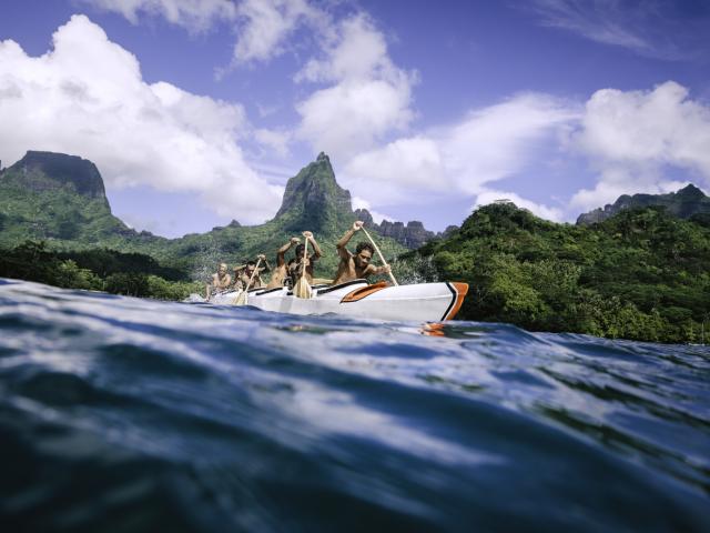 Moorea Va'a Pirogue Tahiti Tourisme © Myles Mcguinness