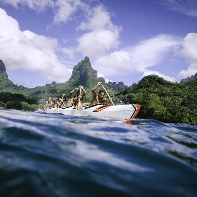 Moorea Va'a Pirogue Tahiti Tourisme © Myles Mcguinness