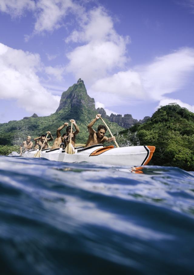 Moorea Va'a Pirogue Tahiti Tourisme © Myles Mcguinness