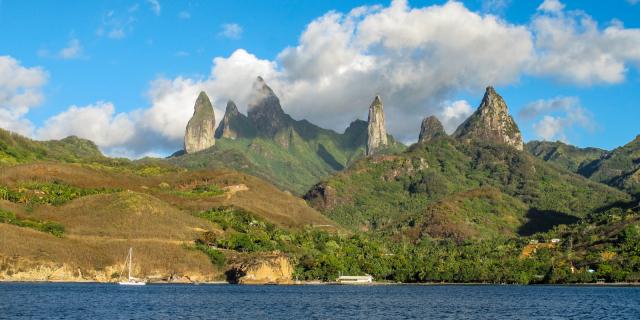 Pillars of Ua Pou Tahiti Tourisme © Shutterstock