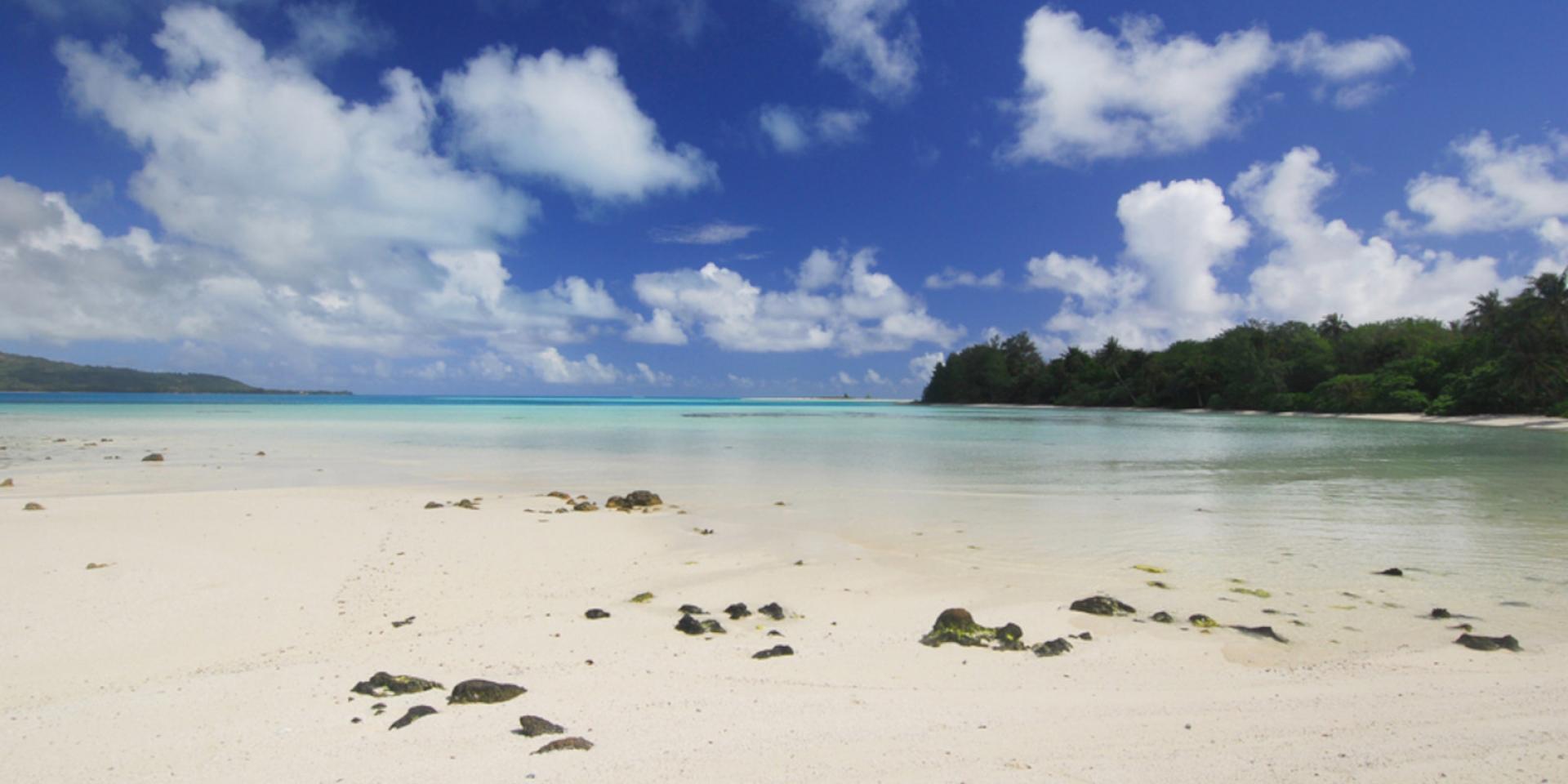 Plage d'un motu à Tubuai