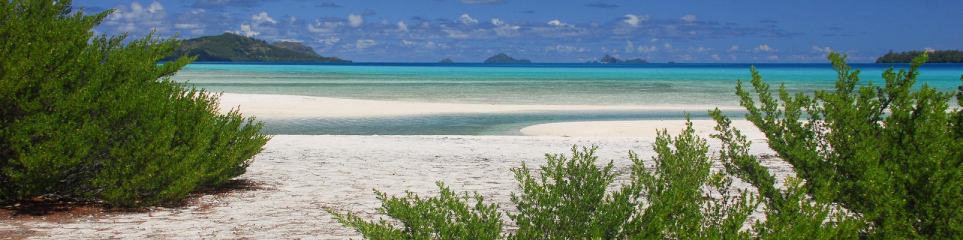 Beach and Lagoon in Mangareva - Tahiti Tourisme © Frédéric Cristol
