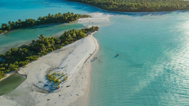 Beach and Lagoon of Tetiaroa - Tahiti Tourisme