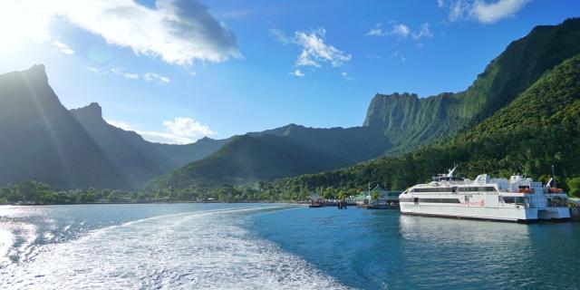 Ferry boat quay in à Vaiare, Moorea - Tahiti Tourisme