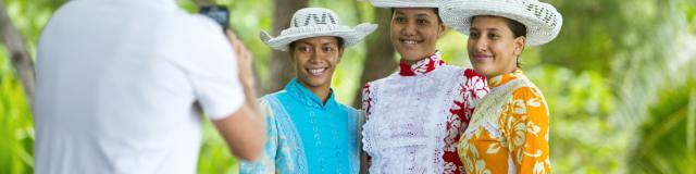 Dressed to please the missionnaires - Tahiti Tourisme © Grégoire Le Bacon