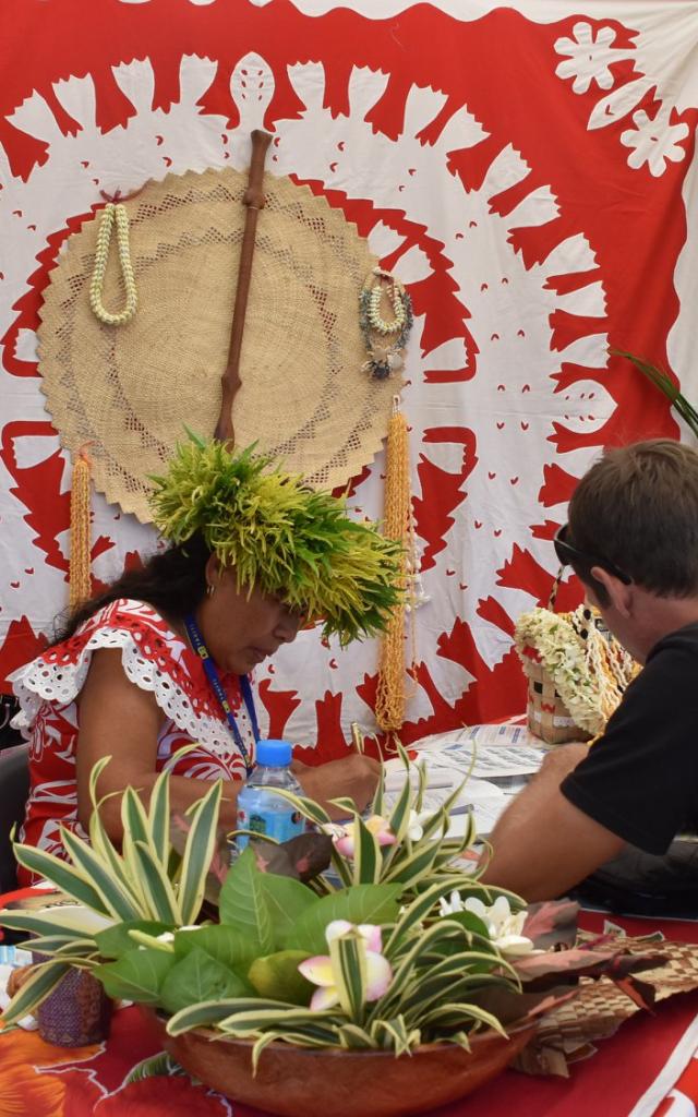 Exhibition Stand Pension Raivavae Tama - © Tahiti Tourisme