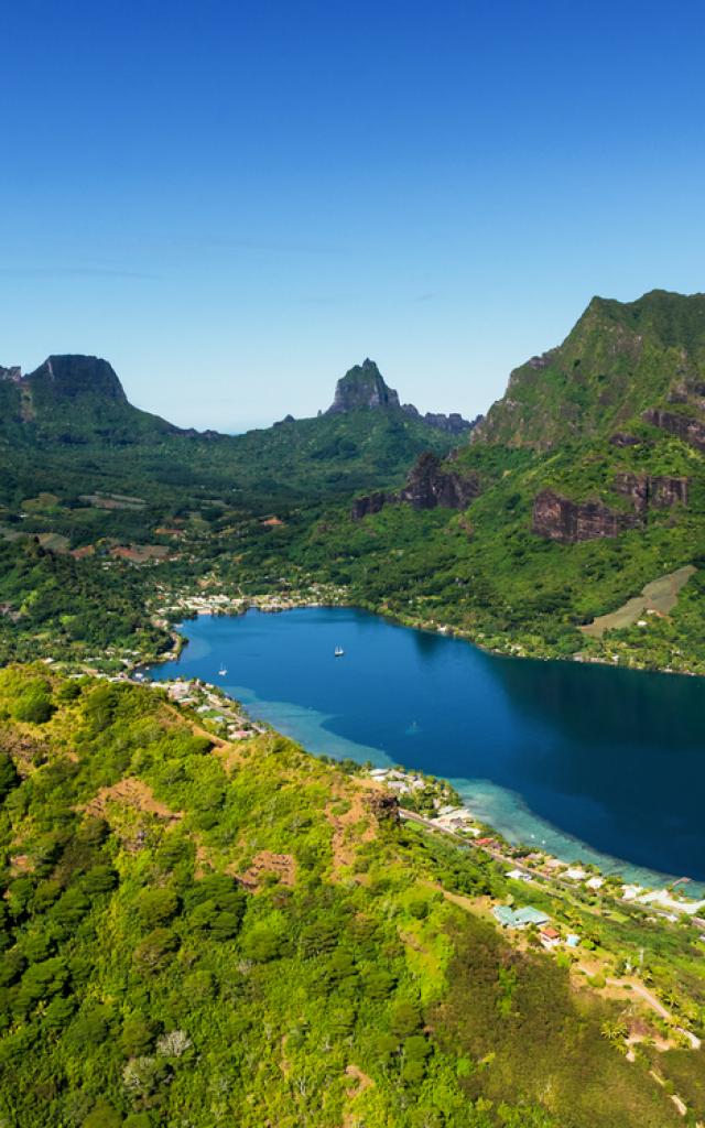 Vue Aérienne Sur La Baie De Moorea - Tahiti Tourisme © Stéphane Mailion Photography