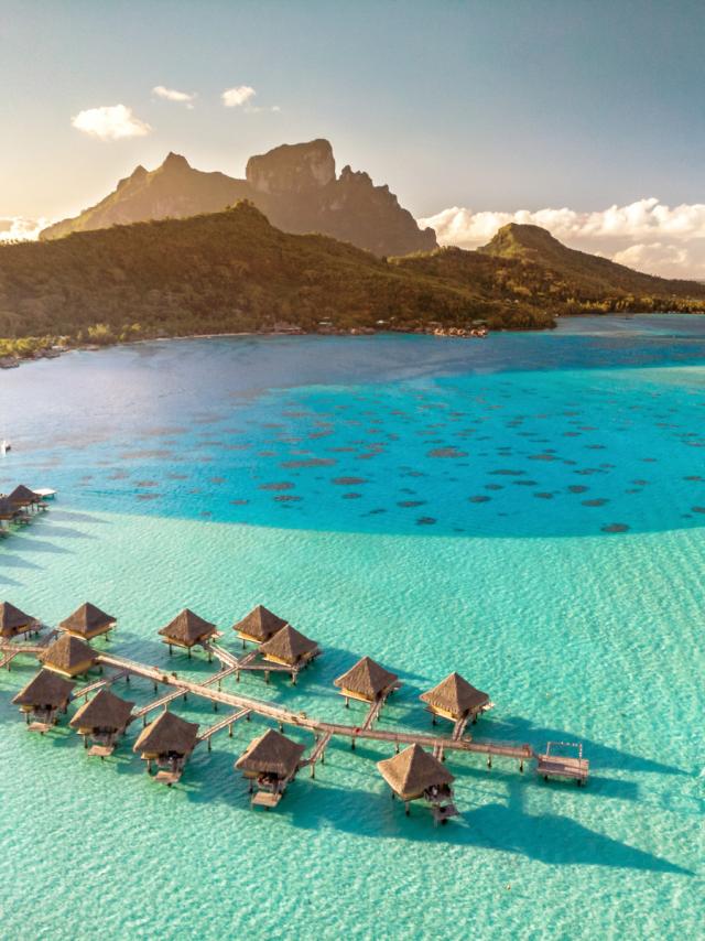 Vue aérienne sur Bora Bora et son lagon