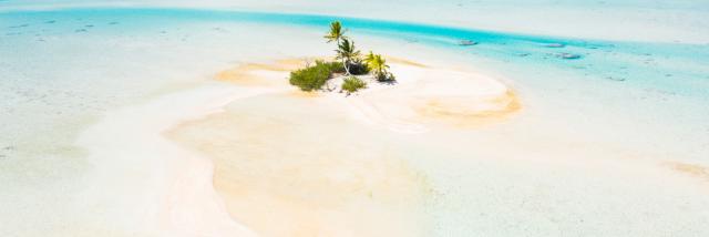 Vue Aérienne Sur Un Motu De Sable Blanc à Fakarava Tahiti Tourisme © Jim Winter