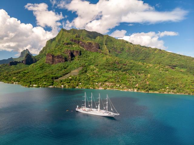 Windstar in the Cook Bay in Moorea