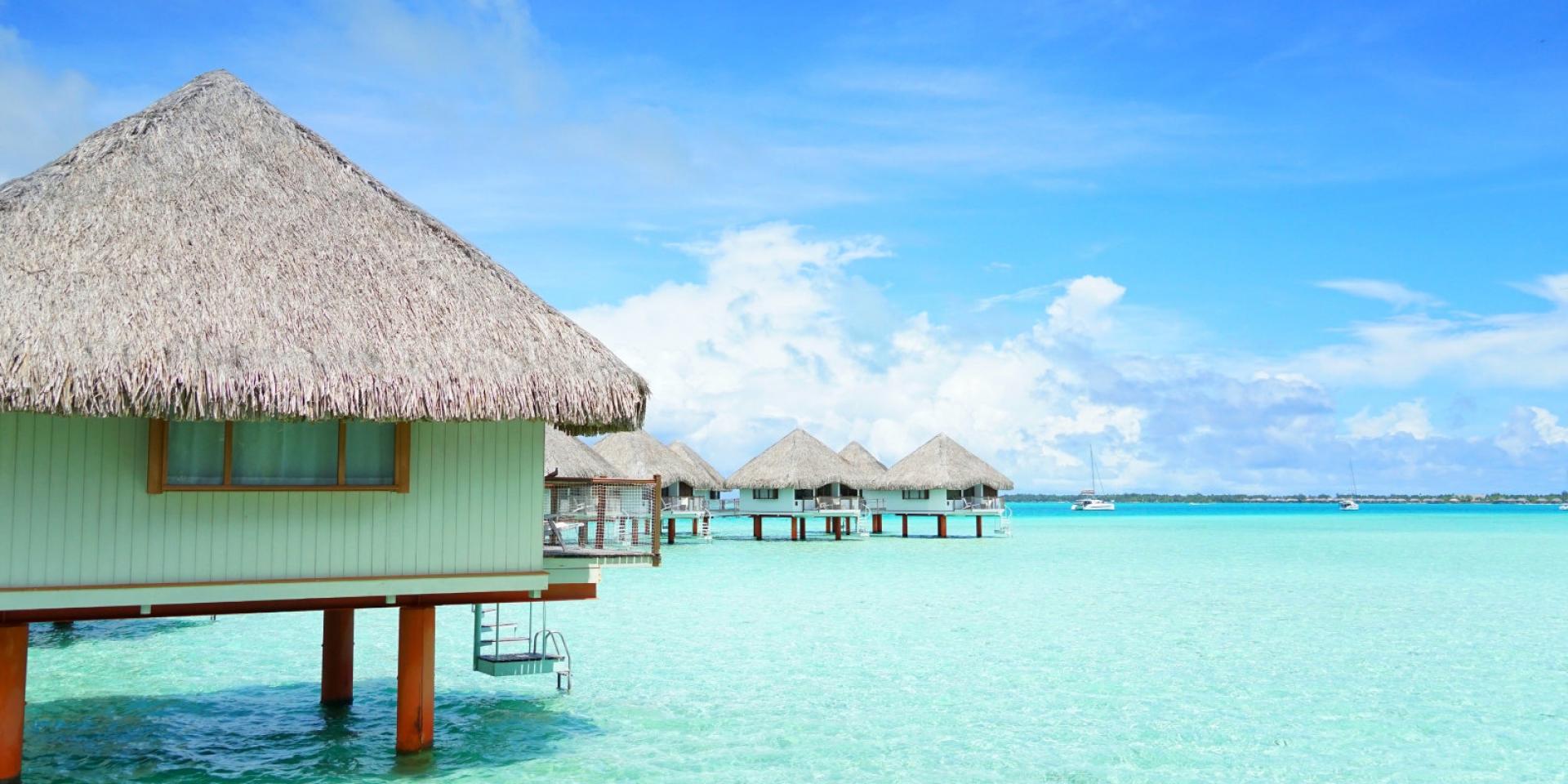 Bungalow Sur Pilotis sur le Lagon De Bora Bora - Tahiti Tourisme © Lei Tao