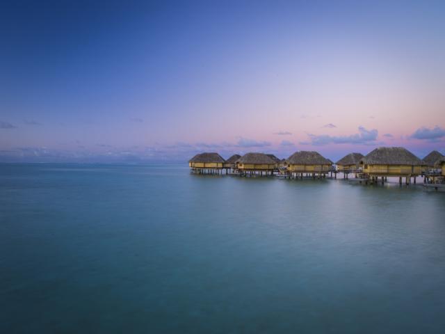 Bungalows Sur Pilotis Hotel Le Taha'a - Tahiti Tourisme © David Kirkland