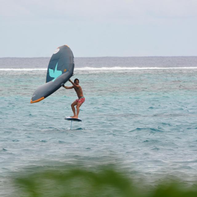 Foil With Inflatable Wing