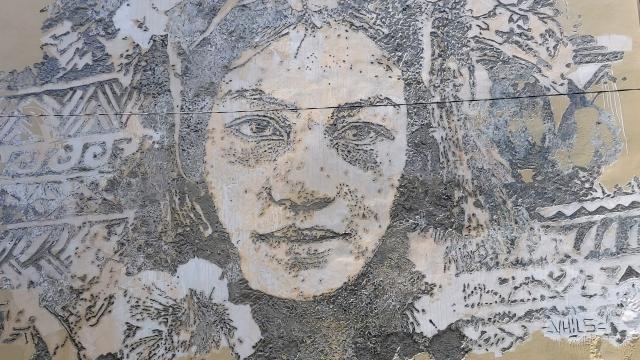 La Vahine Sculptée Du Collège La Mennais Par Vhils - Tahiti Tourisme