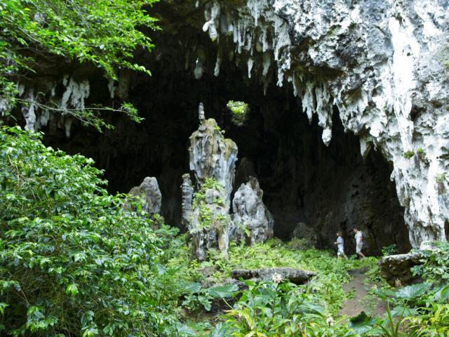 The Mitterrand Caves in Rurutu Tahiti Tourisme © Grégoire Le Bacon