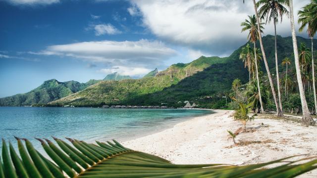 Temae Beach in Moorea - Tahiti Tourisme