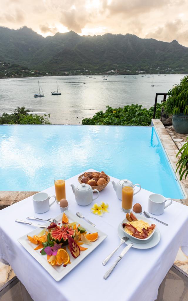 Breakfast in Nuku Hiva Tahiti Tourisme © Stéphane Mailion Photography