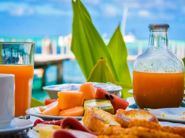 Petit Déjeuner Polynésien - Tahiti Tourisme © Teriitua Maoni