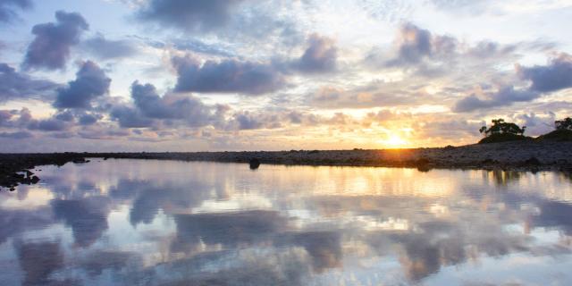 Sunset Tikehau - Tahiti Tourisme © Teriitua Maoni