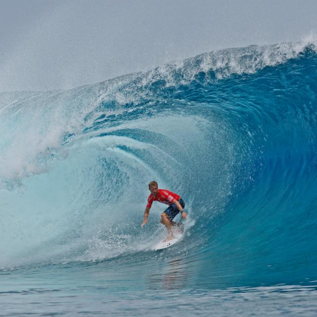 Surfing in Ahiti