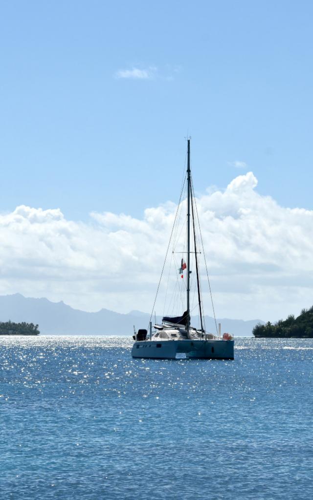 Sailboat cruise on Bora Bora lagoon