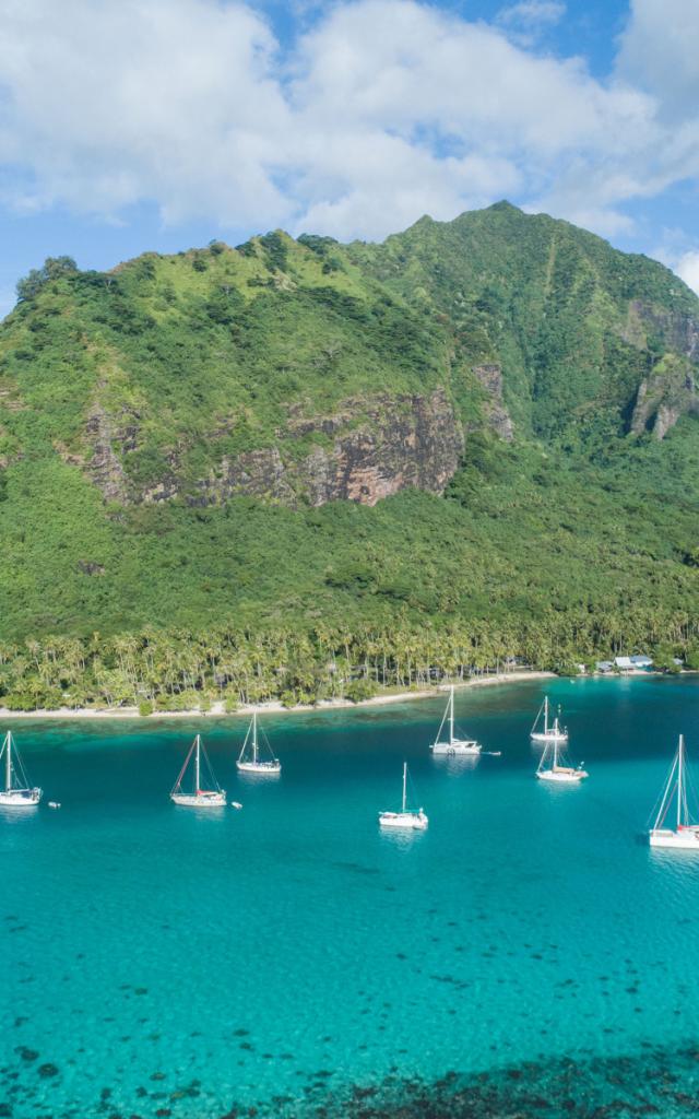 Sailboat cruise on Moorea Lagoon © Tahiti Fly Shoot