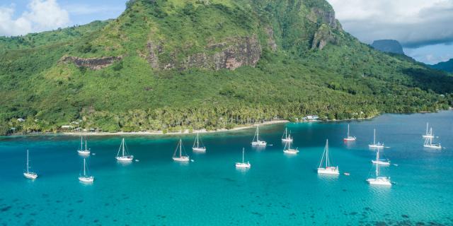 Sailboat cruise on Moorea Lagoon © Tahiti Fly Shoot