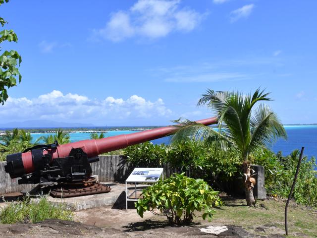 Profil D'un Canon Militaire Sur Le Site Ha'amaire à Bora Bora - Association Mémoire Polynésienne