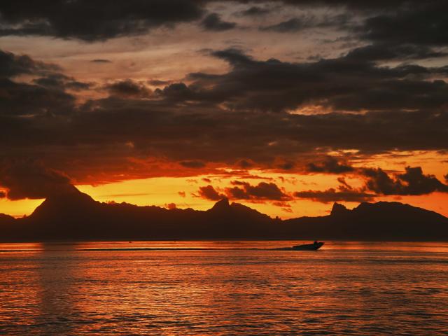 Coucher de soleil à Tahiti Et Ses Îles