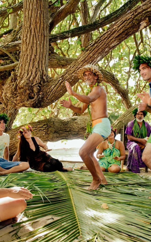 Tahitian dance in Moorea
