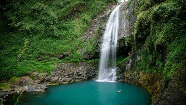 La cascade de la vallée de la Maroto à Tahiti