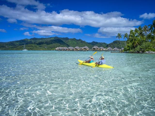 kayak-lagon-tahaa-david-kirkland.jpg